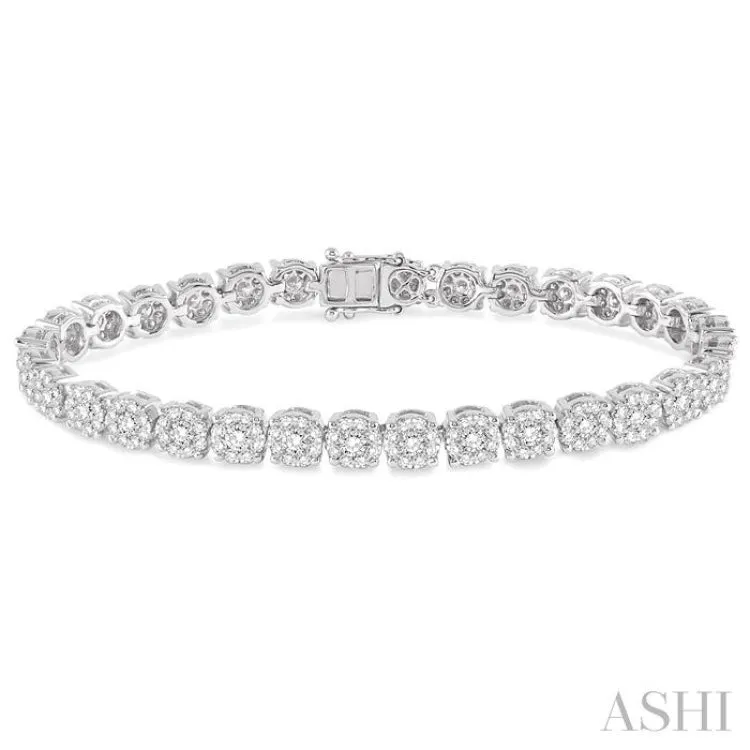 5 Ctw Round Cut Diamond Lovebright Bracelet in 14K White Gold