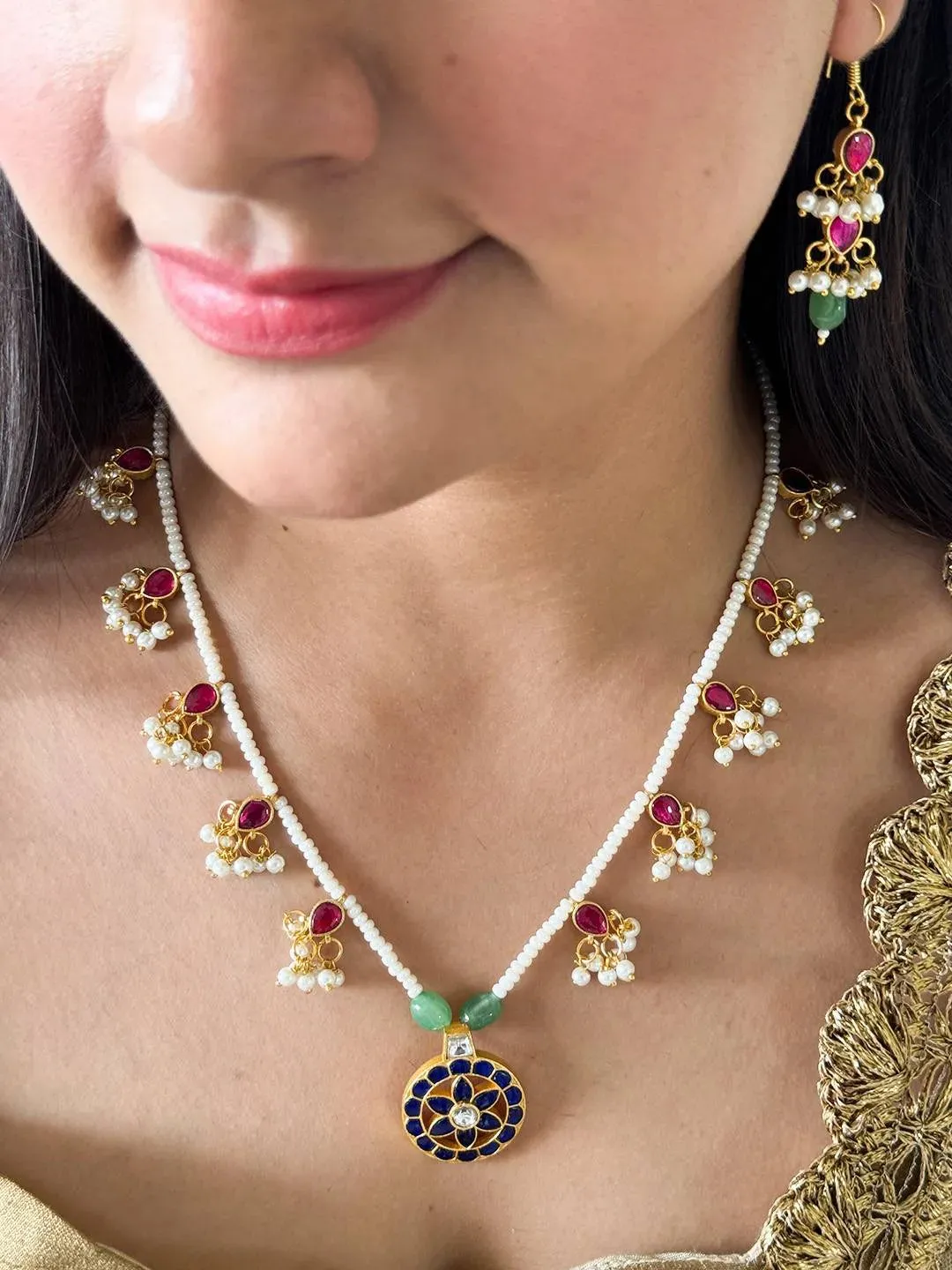 Star Shaped Pendant Studded Kundan Jadau Necklace Set