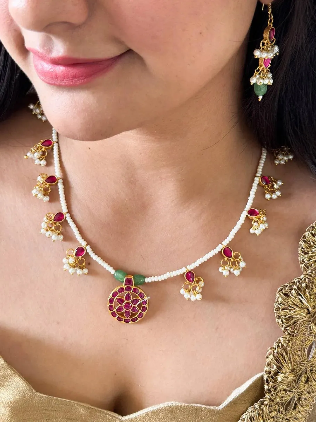 Star Shaped Pendant Studded Kundan Jadau Necklace Set